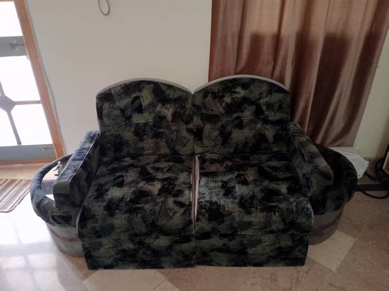 2 single sofa hai or 1 dabble 1