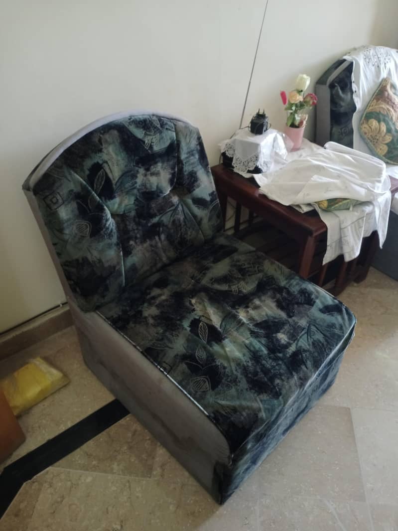 2 single sofa hai or 1 dabble 2