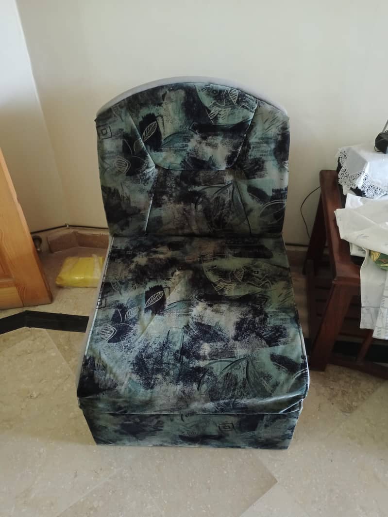 2 single sofa hai or 1 dabble 3