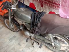 all ok Hy fast onaer Hy Shokiya Tor pr li thi saf gari Hy jisko zarorh