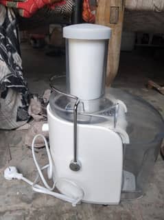 KENWOOD JUICER MACHINE