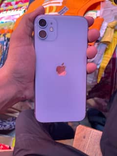 iPhone 11 10/10 battery health 90%