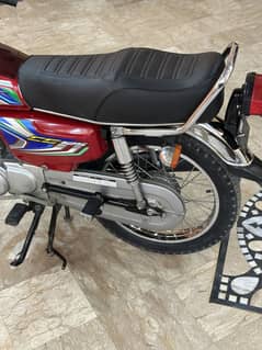 Honda 125 Red colour