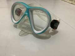 Swimming goggles