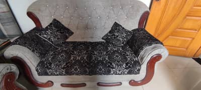 7 seater Sofa set with cushions in good condition