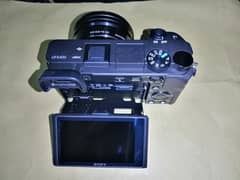 Sony A6400 mirrorless camera with 16-50 mm lenz