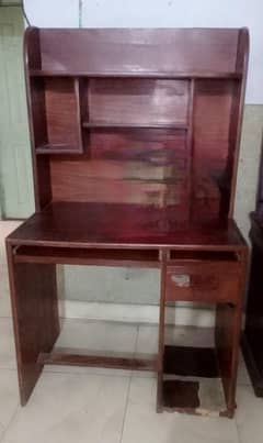 Computer table in good condition