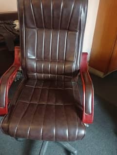 executive office chair / Office chair 2 chairs available for sale