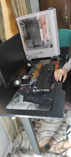 GAMING TABLE WITH RGB LIGHTS