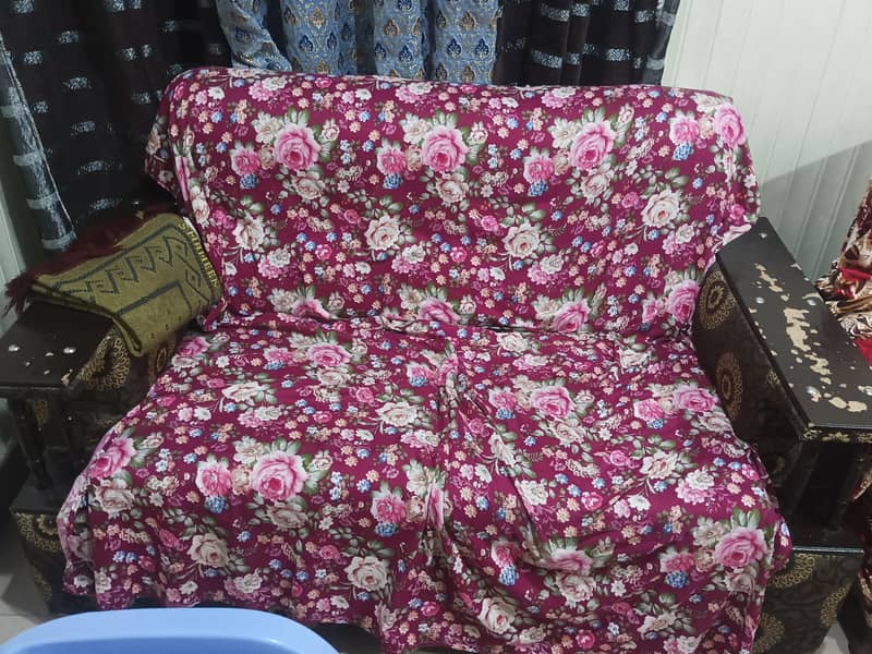 Sofa set with two tables. 2