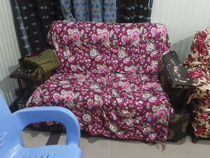 Sofa set with two tables. 3
