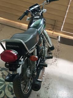 honda 125 black adition