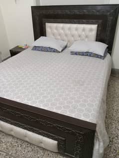 selling bed set without mattress