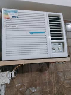 ac bilkul new hai Koi msla nhi chil ac