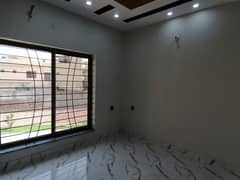 5 Marla Flat Situated In LDA Avenue For rent