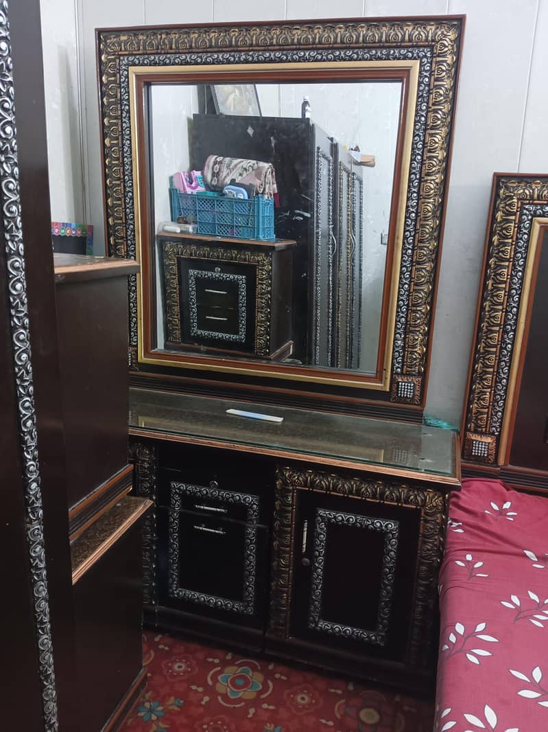dressing table and side tables 0