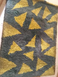 Centre rug handmade yellow and greenish