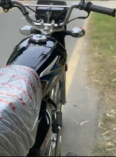 honda 125 brand new bike hai 10 bay 10 condition engine pack
