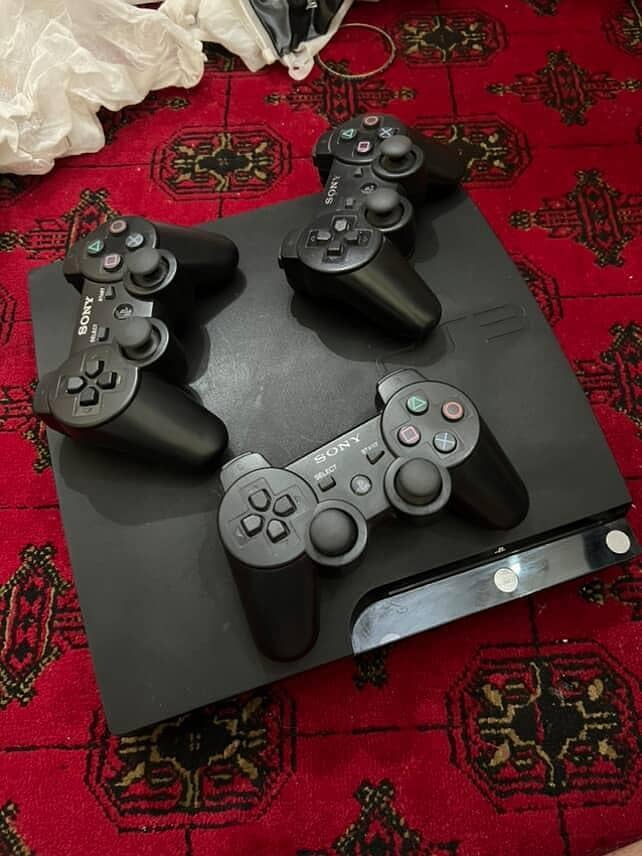 PS3 with 3 controllers 1