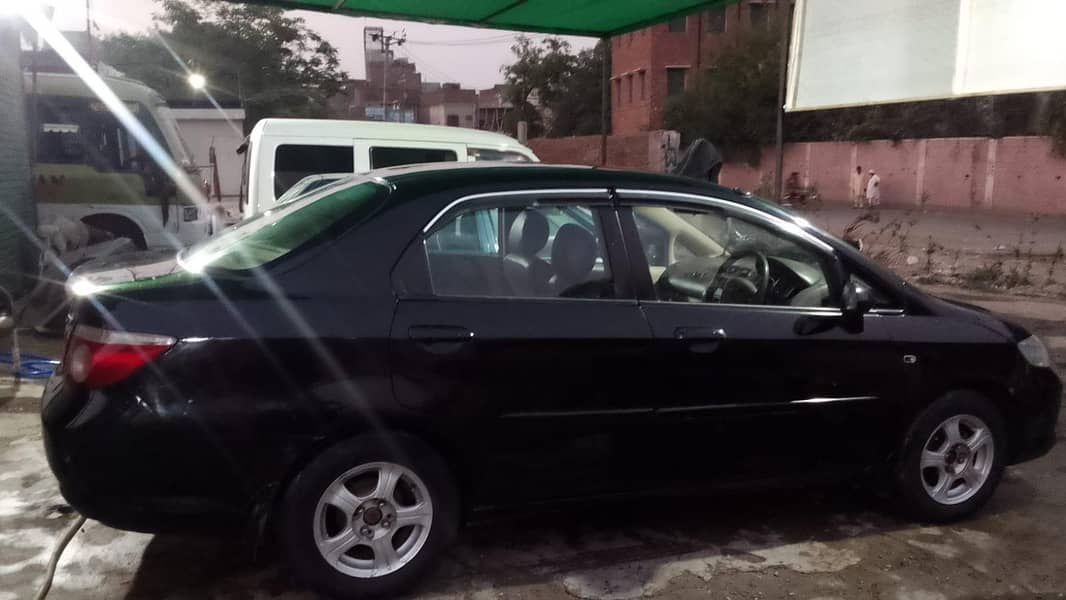 handa city model 2006 own my name good condition  call 03314876492 0