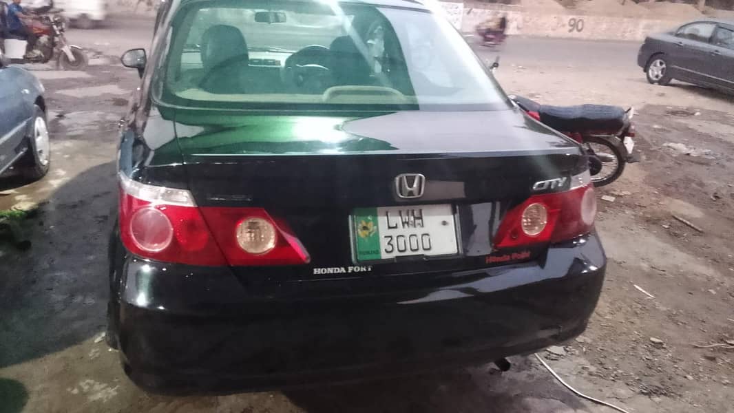 handa city model 2006 own my name good condition  call 03314876492 2