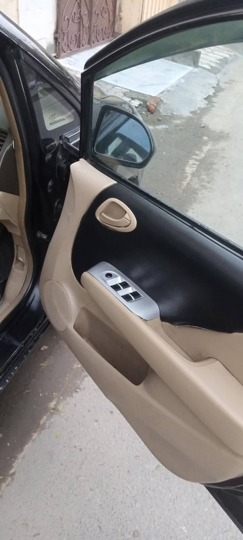 handa city model 2006 own my name good condition  call 03314876492 9
