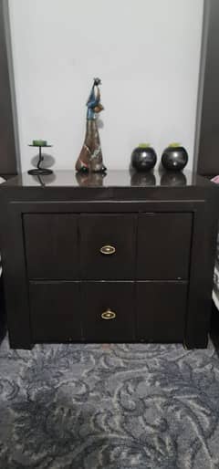 one mat polished side table