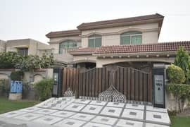 ONE KANAL BEAUTIFUL MODERN BUNGALOW AVAILABLE FOR SALE IN DHA 4