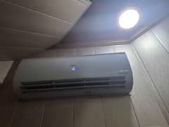 brand new condition hai 2 sall chala hai split ac dc inverter hai