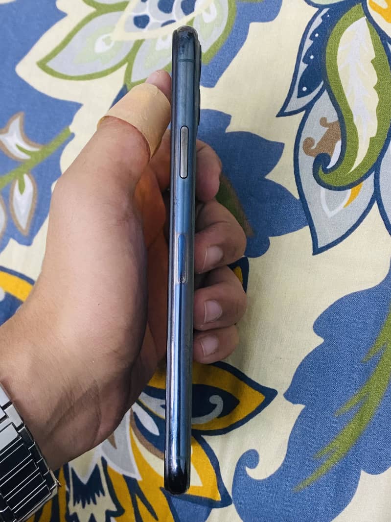 IPHONE 11 PRO MAX (scom sim working) 2