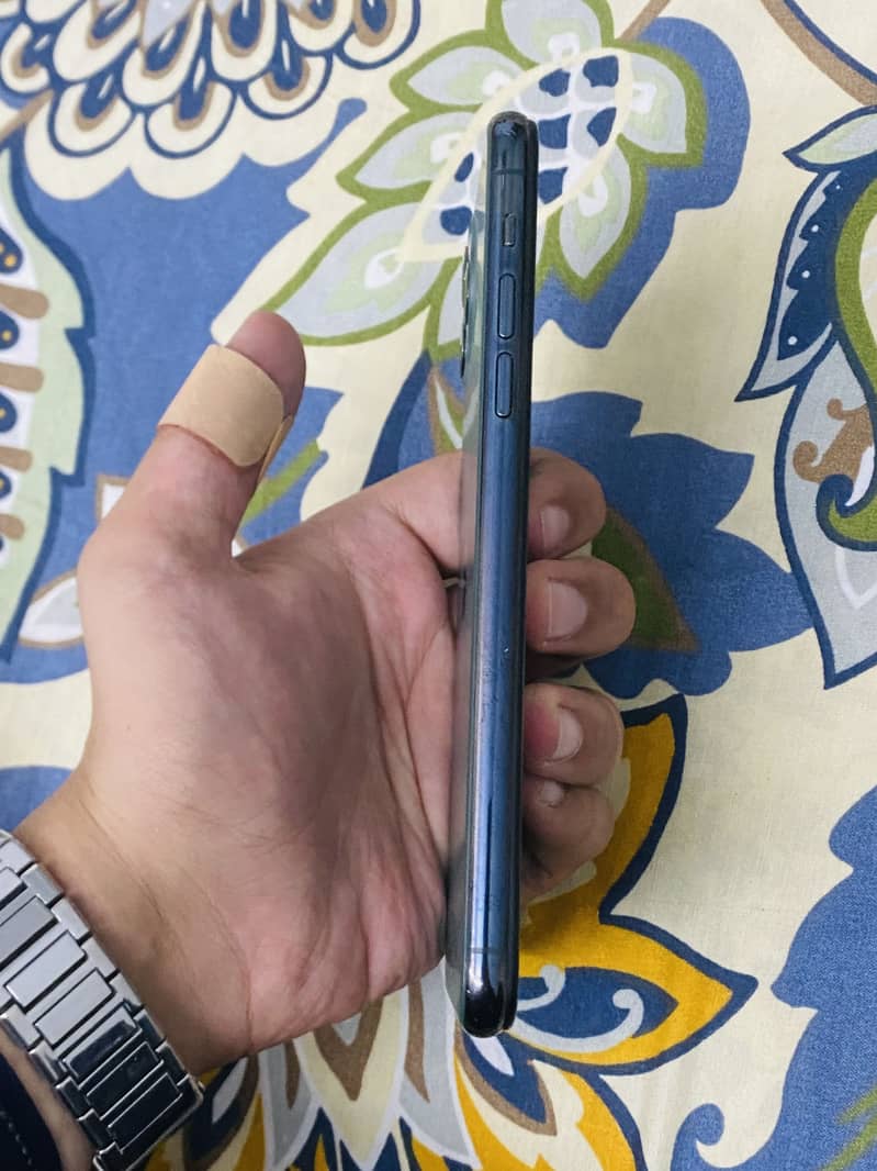 IPHONE 11 PRO MAX (scom sim working) 4