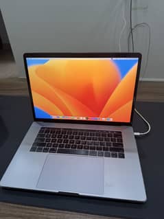 Macbook Pro Late 2017 | 15 inches | Touchbar