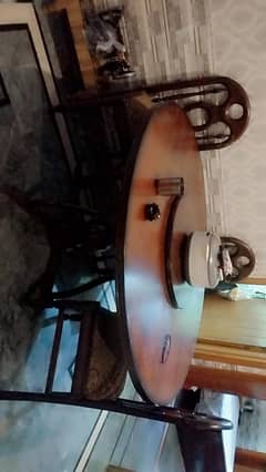 Round Wooden dinning Table with 6 chairs