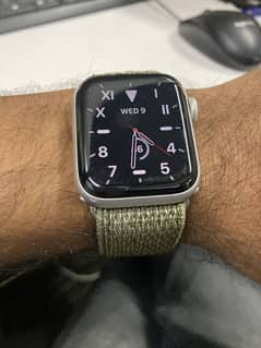Apple Watch SE 2nd Gen - 2022 - 32GB - 40mm