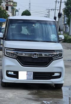 HONDA N BOX  CUSTOM ( 660CC ) FULL OPTION