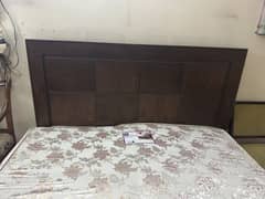 Excellent 10/10 condition with mattress.