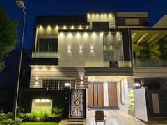 10 MARLA WELL DESIGN HOUSE FOR SALE IN PHASE 8 EX AIR AVENUE