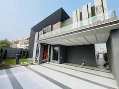 10 MARLA WELL DESIGN HOUSE FOR SALE IN DHA PHASE 7