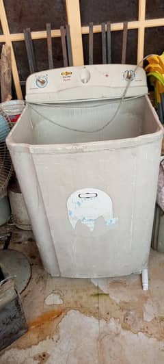wachine machine big size ki hai mottor bhi bari lagi hai bilkul ok hai