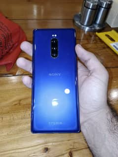 Sony Xperia 1.10/10  fast charger and 2 cover 3 glass protectors