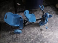 2 bacho k ley cycle hy boht mazboot or wazni