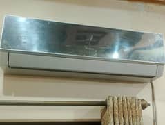 Gree ac 1.5 ton non inverter with good condition