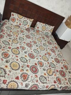 bed set with dressing nd side table