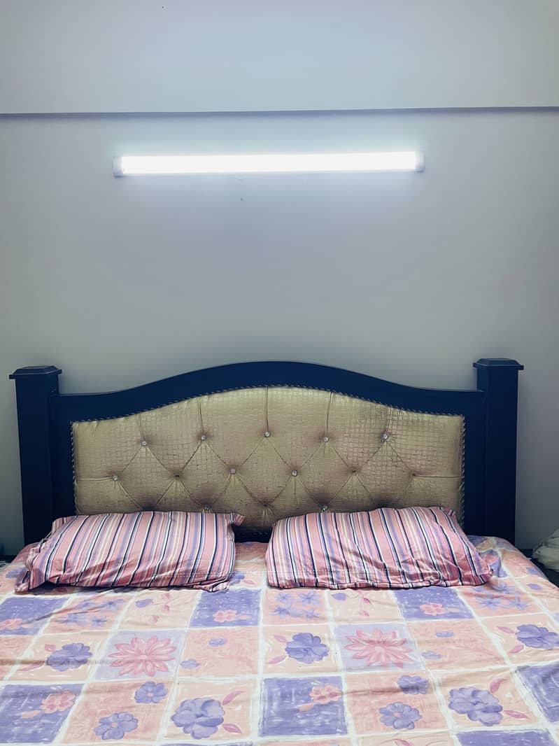 Full Size Bed Without Metress With One Side Table 2