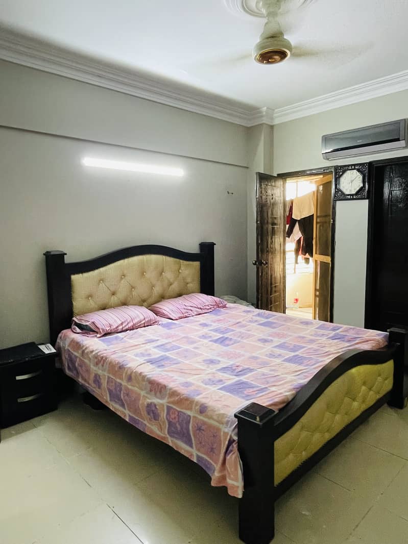 Full Size Bed Without Metress With One Side Table 3