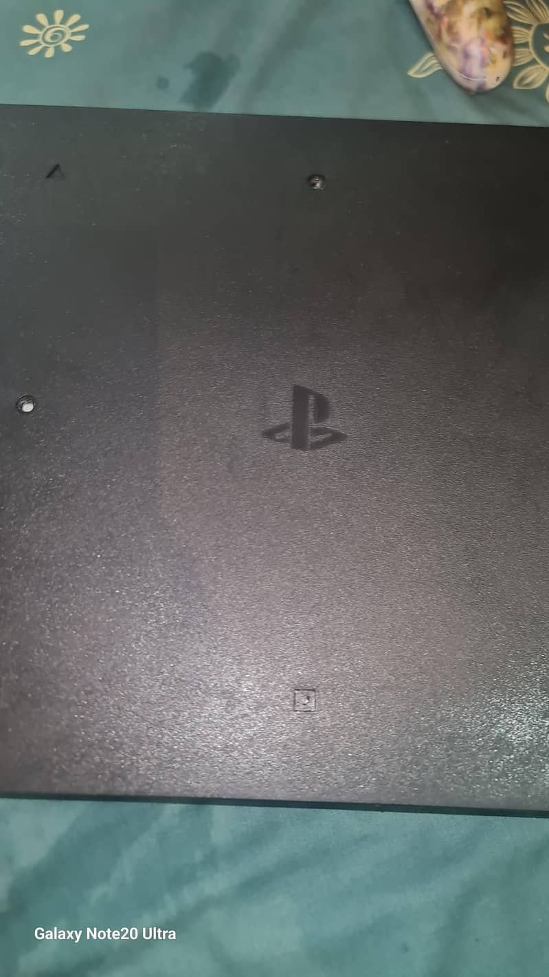 ps4 pro 1tb with two controllers and ps4 two cds 2