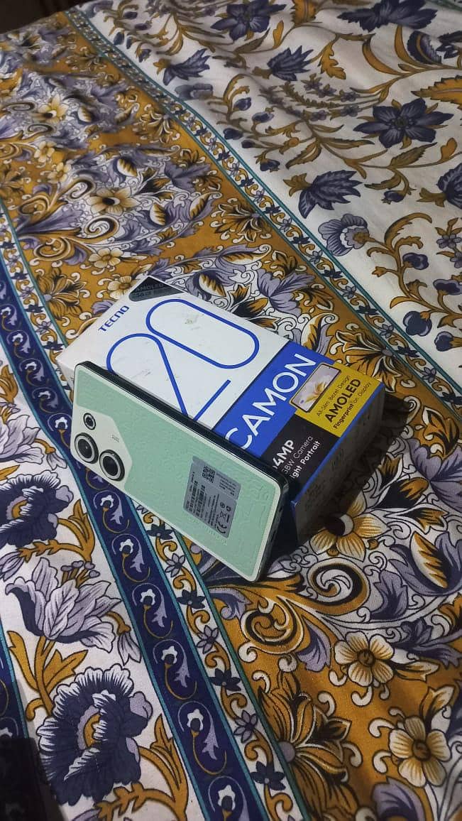 tecno camon 20 8+8, 256 gb , with box 10/9 condition AMOLED display 0