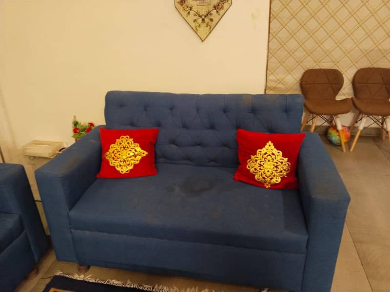 7 seater sofa like new with 3 tables 1