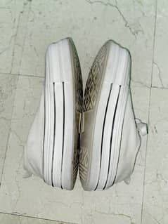 White Platform Sneakers - Insignia Original | Lightly Used