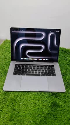 Apple MacBook Pro 2018 core i9 32/512 4gb graphic card